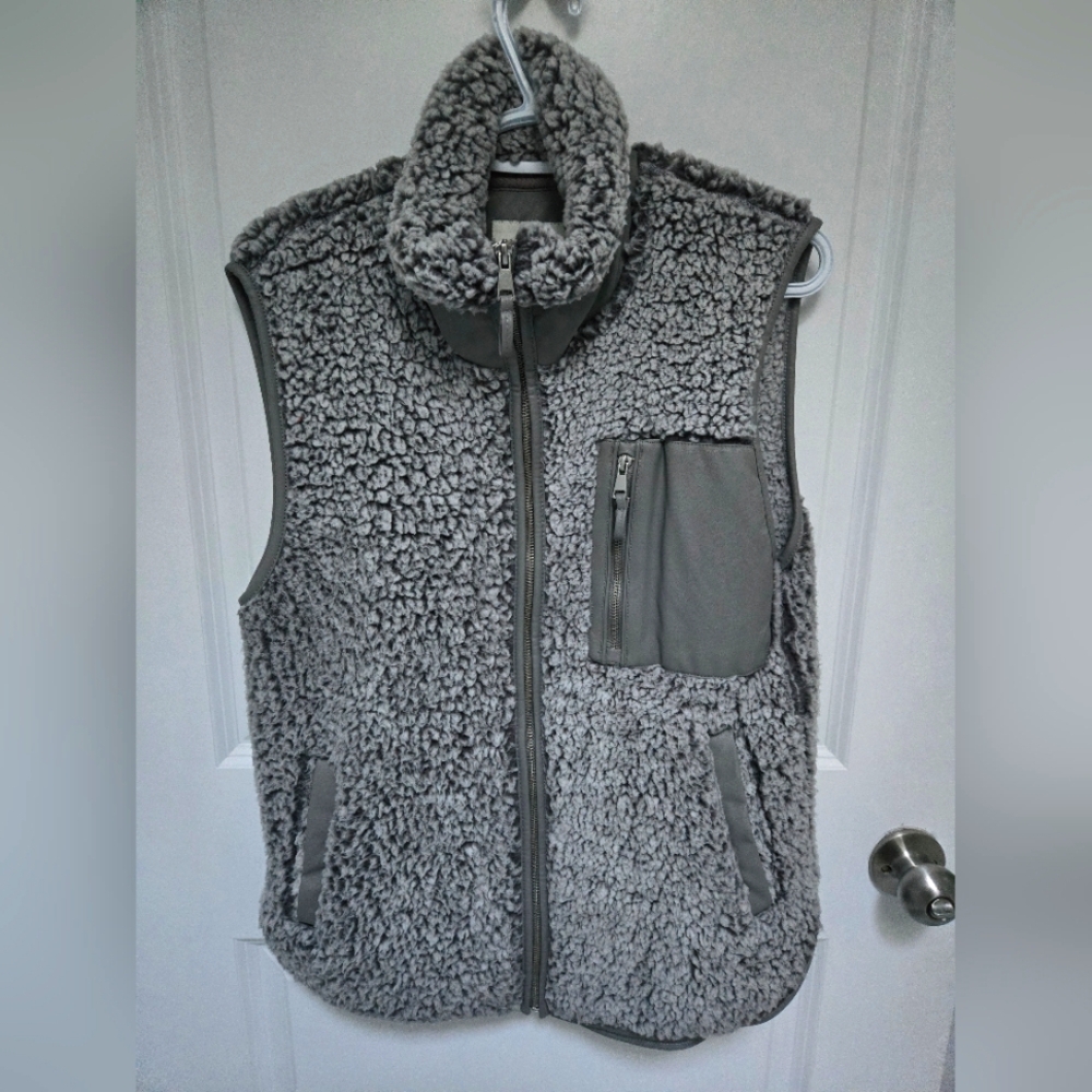 NWOT Abercrombie & Fitch Sherpa Vest, Size Small